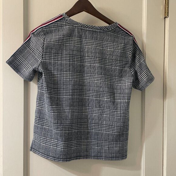 Banana Republic Top Sz XS Houndstooth. Red and White Stripe on Sleeves - Picture 5 of 5